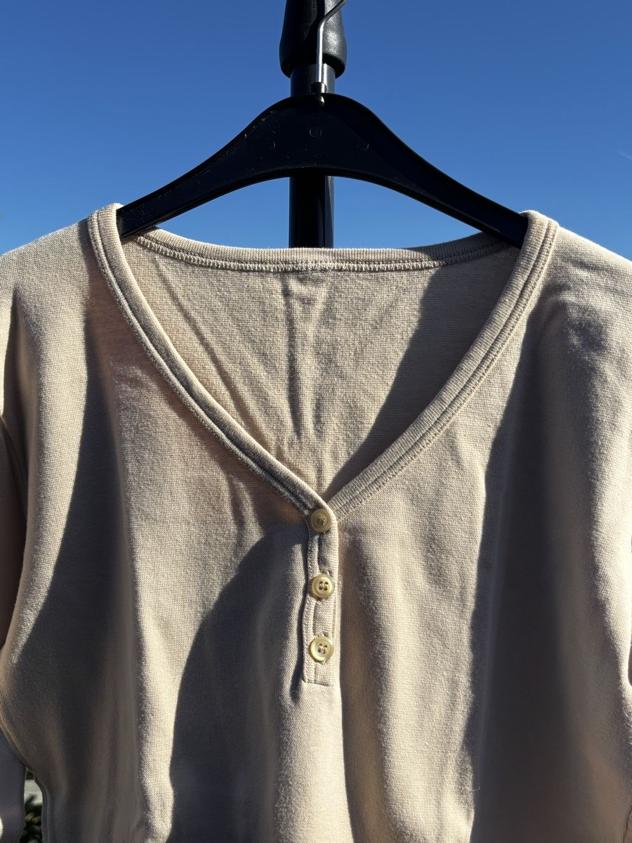 T-shirt: Hellbraunes Sweatshirt  – Usato da Walterswil SO venduto da Sunshineyupi 1
