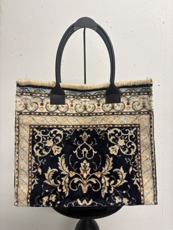 grosser Shopper aus Hereke Teppich schwarz beige Seide