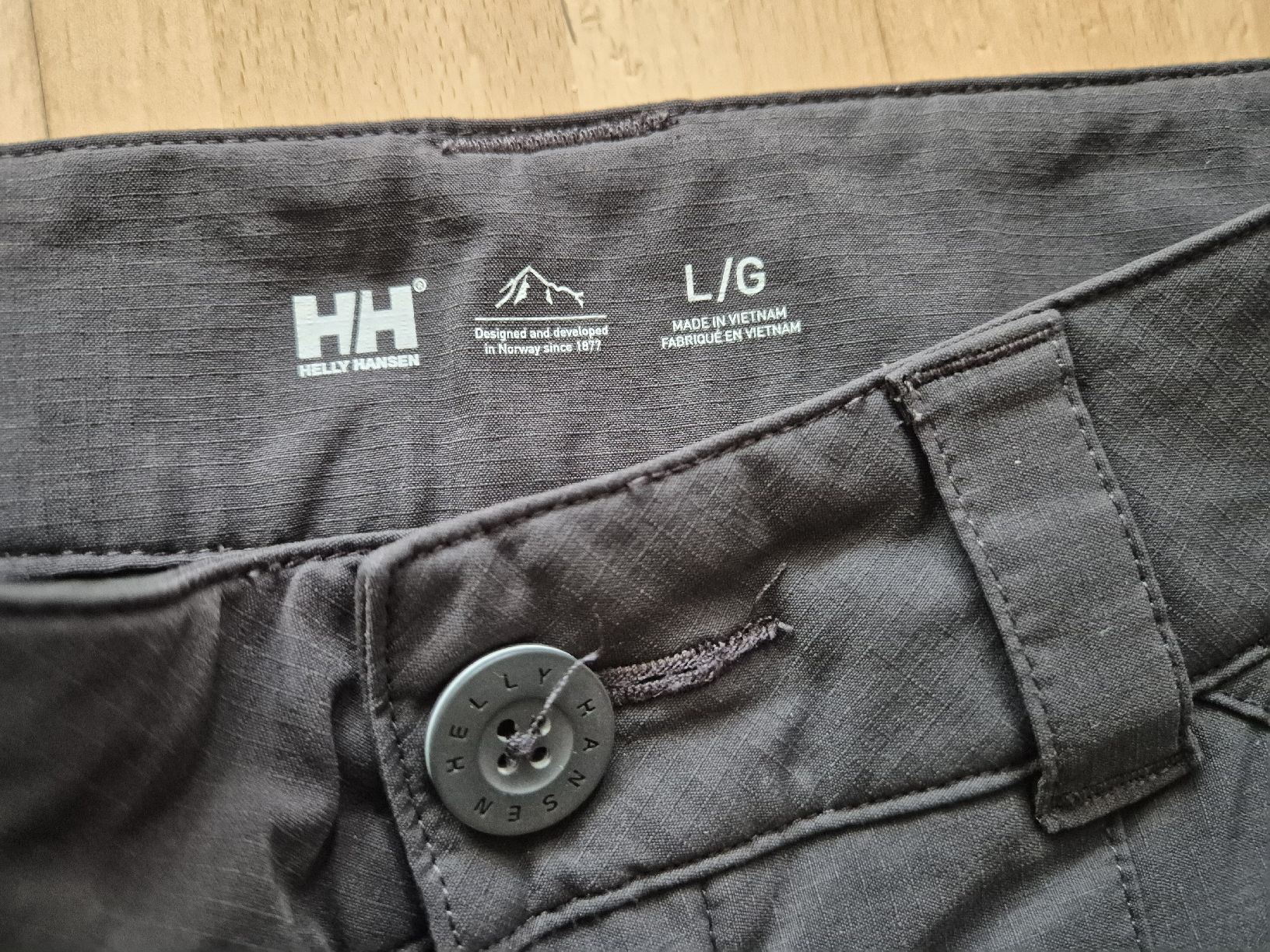 Helly Hansen Pantalons: Helly Hansen Shorts Damen Gr L – D'occasion à Oberdiessbach par Finland1977 2