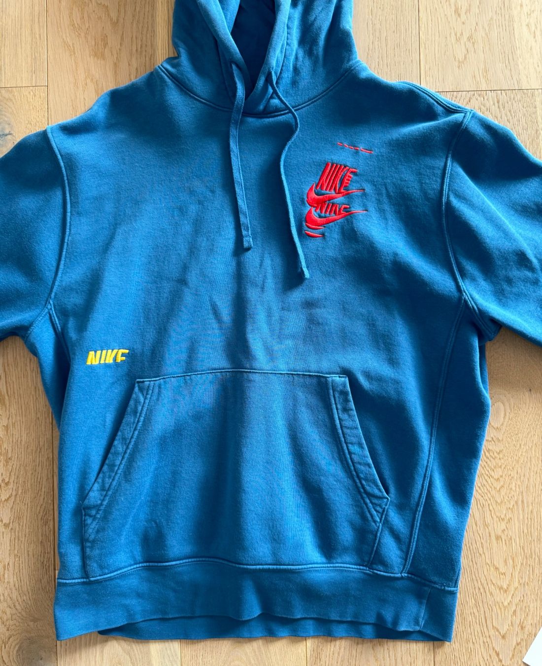 Nike Pullover & Sweatshirts: NIKE Pullover – Gebraucht aus La Chaux-de-Fonds von slishwardrobe 1