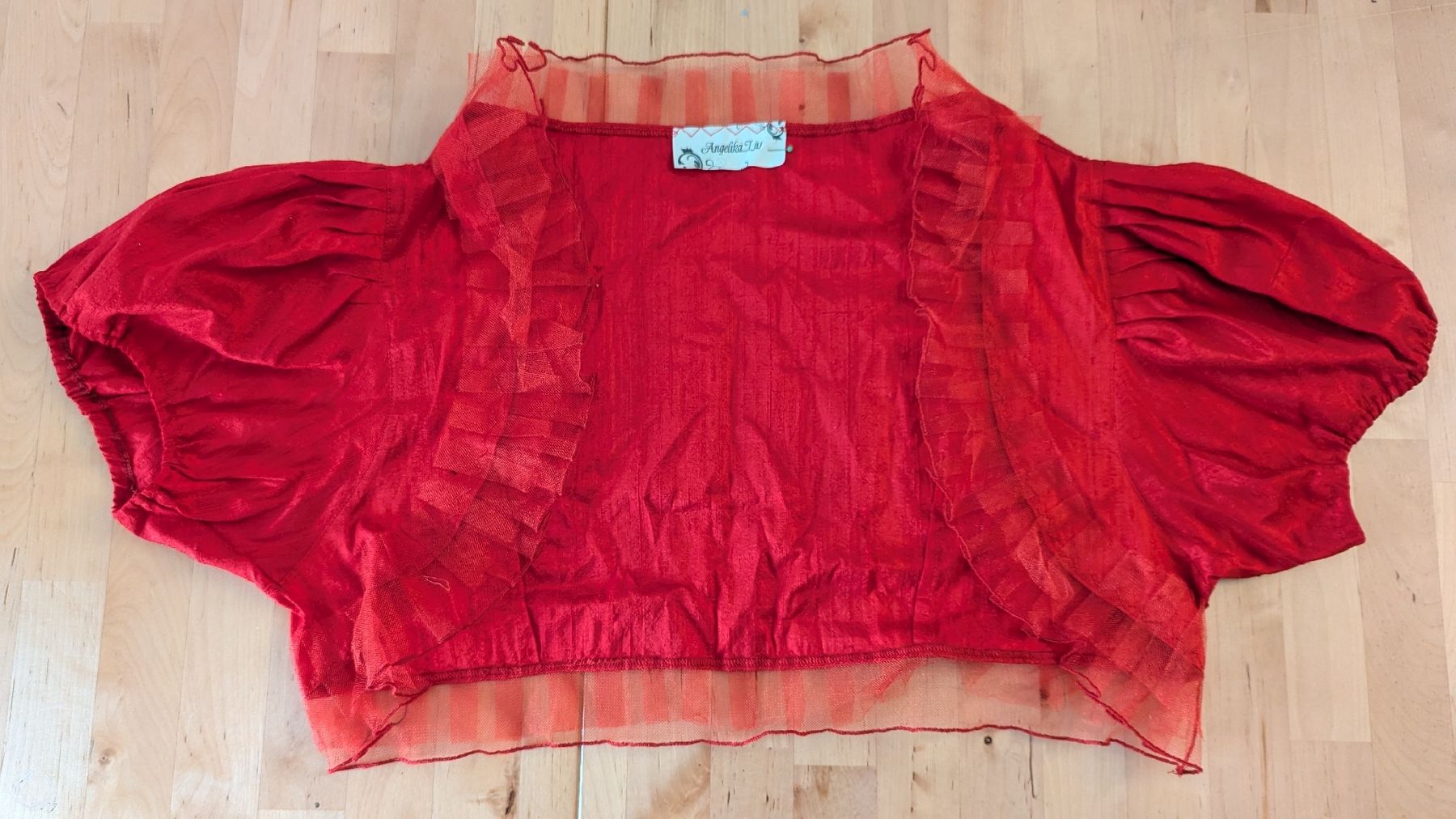 Bolero: Rotes Bolerojäckchen Grösse 44 romantisch verspielt Seide – Usato da Basel venduto da Efnisien