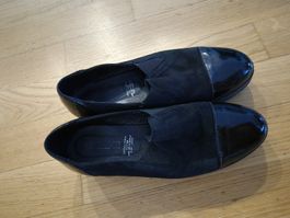 Elegant 5th Avenue Black Slip-Ons - size 37