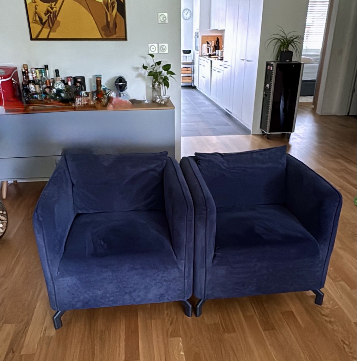 Poltrone: Comfy navy velvet Sessel – Usato da Binningen venduto da raf_6r9d