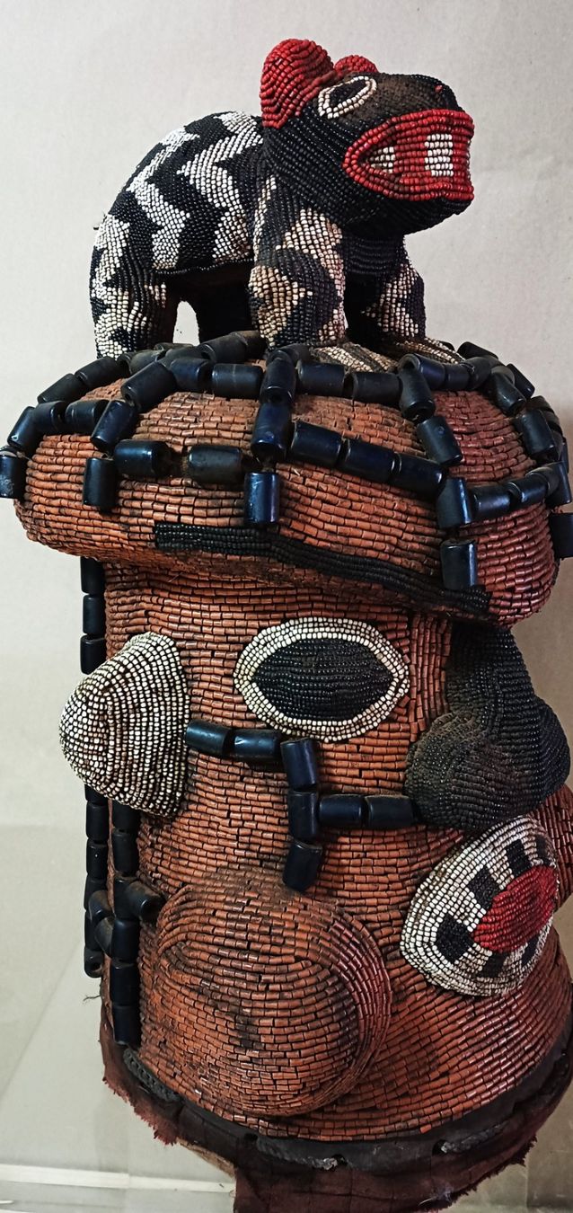 Internationale Kunst: Afrikanische Cameroun Bambili – Gebraucht aus Vuiteboeuf von deux-matous 2