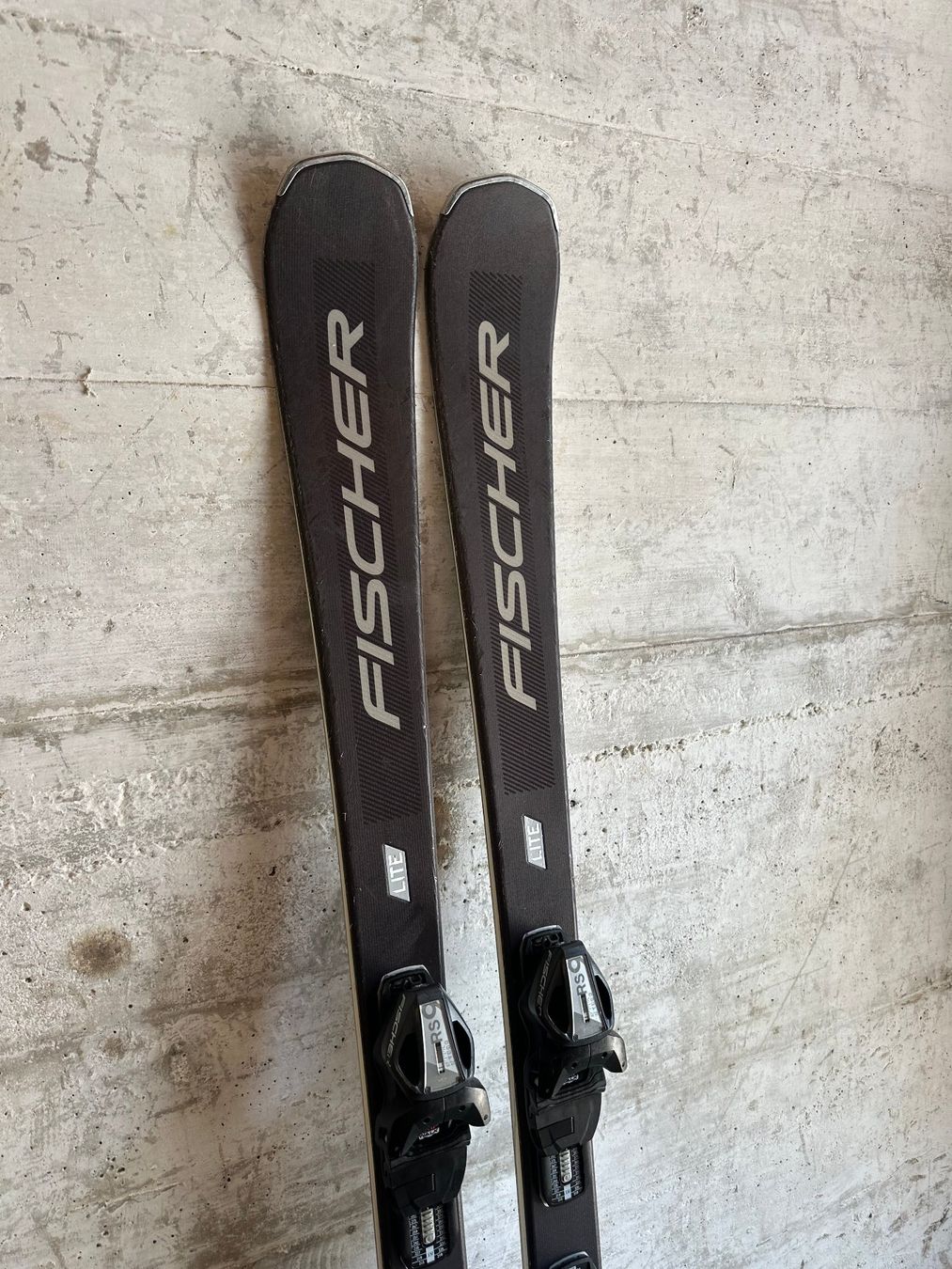 Fischer Skis: Fischer Divine Ski 143CM – Gebraucht aus Emmenbrücke von karkarkar 1