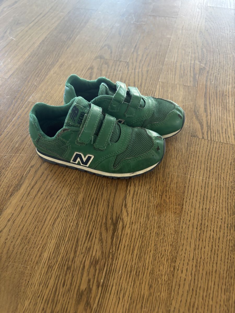 New Balance Scarpe per ragazzi: New Balance Kids Gr 27.5 – Usato da Baar venduto da Ginasoskin