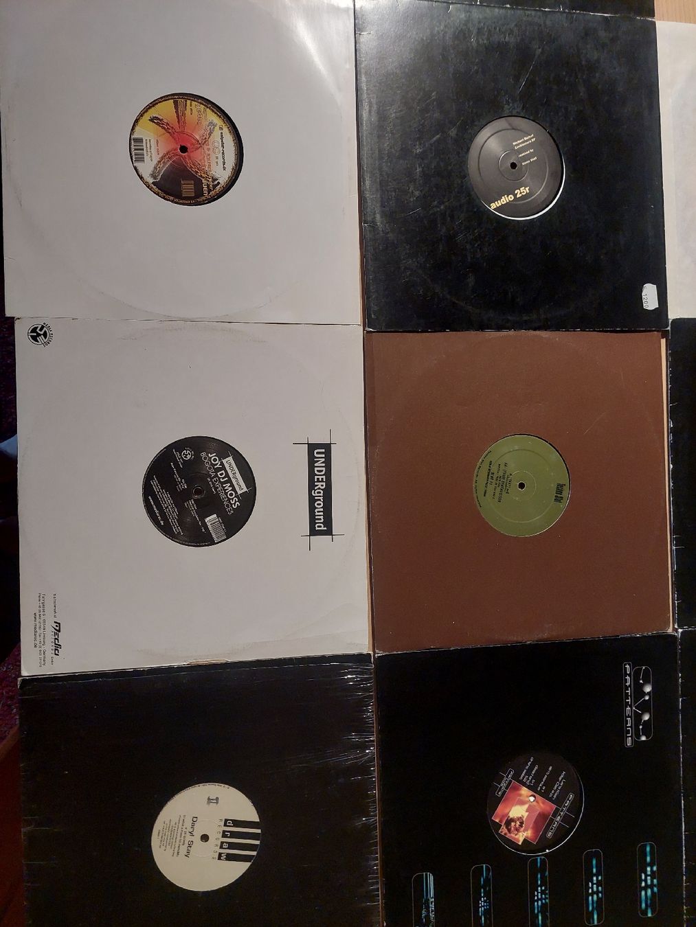 Dischi in vinile: Lot de 10x Vinyles Techno Bon état  – Usato da Courtepin venduto da Organikal