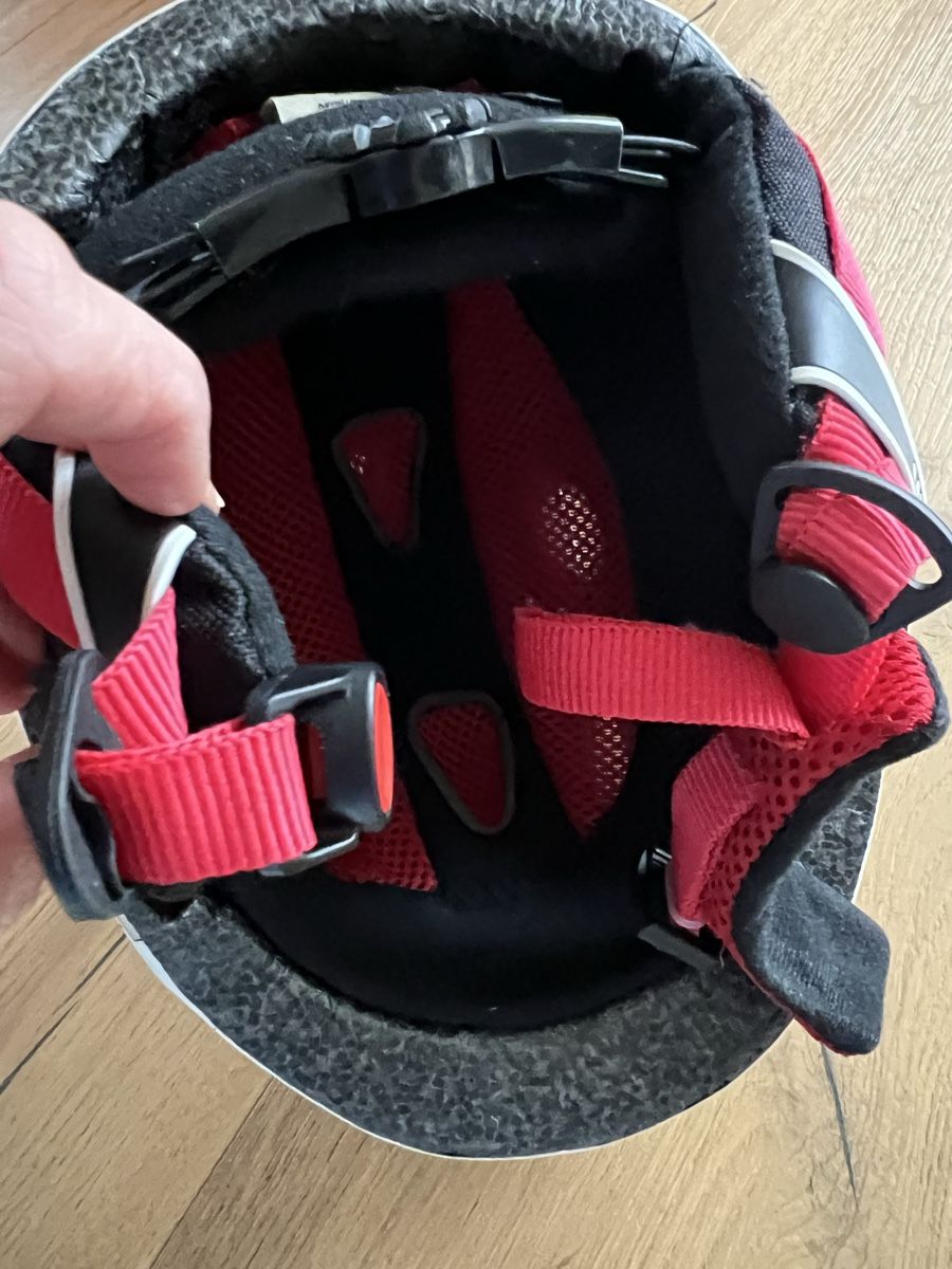 Uvex Caschi: Kinderskihelm Uvex – Usato da Schwarzenburg venduto da SchoggoLoggo 4