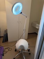 Kosmetikhocker+ Stehlupe LED Lupe Silver Fox Modell 1001 22W