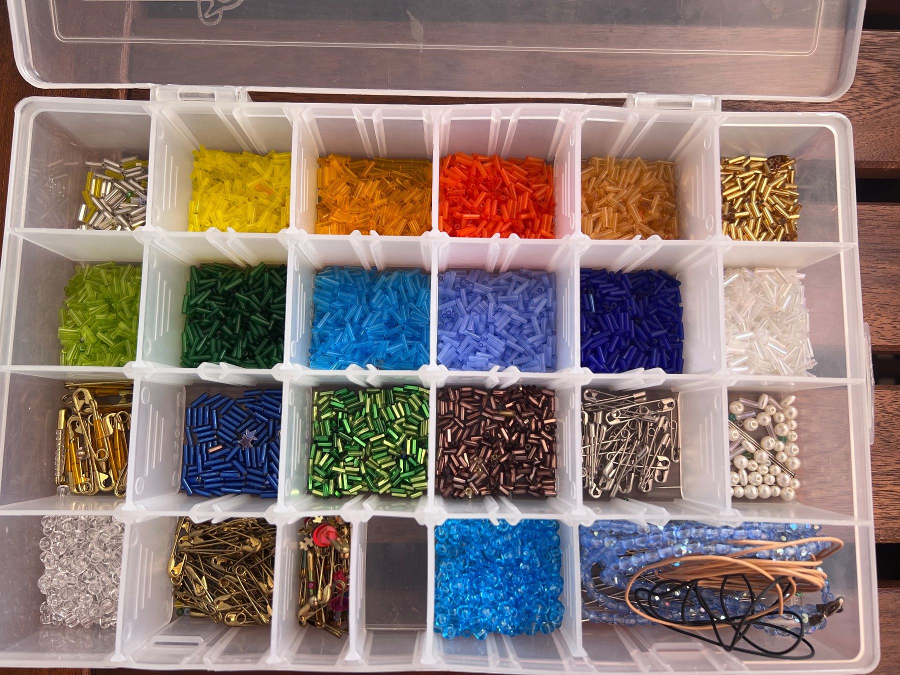 Perles (synthétiques): Lot de perles de rocaille – D'occasion à Bernex par isa_c5fr 2