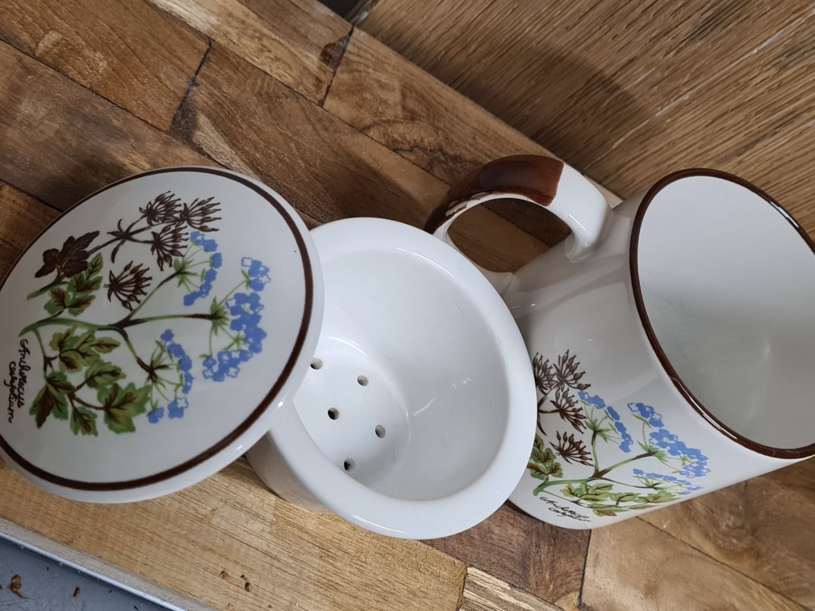 Tazze: Einzelne Tee Tasse mit Teesieb & Deckel – Usato da Amriswil venduto da used2use 4