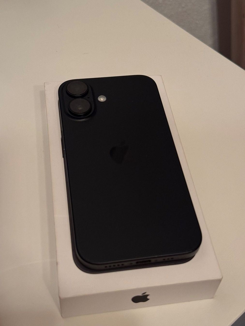 Apple Telefoni cellulari / Smartphones: Iphone 16 black – Usato da Utzenstorf venduto da mar_j2zk 1