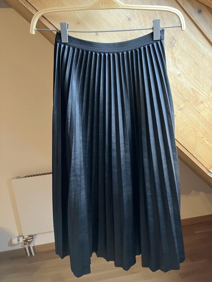 Esprit Gonne: schwarzer Plisserock Gr. 32 – Usato da St. Gallen venduto da andreav. 1