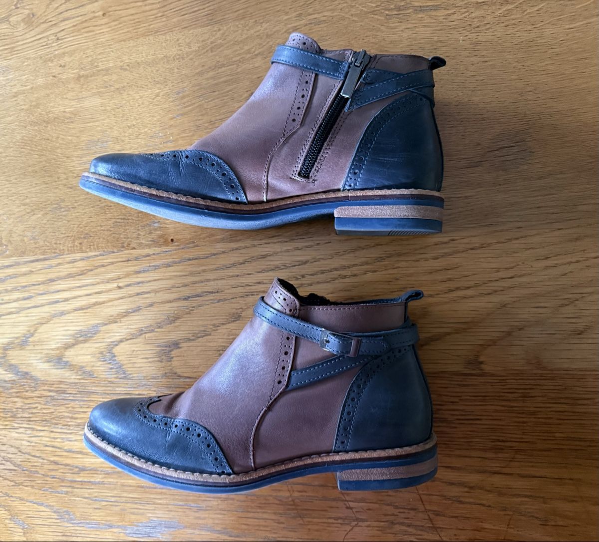 Scarpe da donna: Stiefeletten Damen, 36, zweifarbig – Usato da Schwanden b. Brienz venduto da Baal1 2
