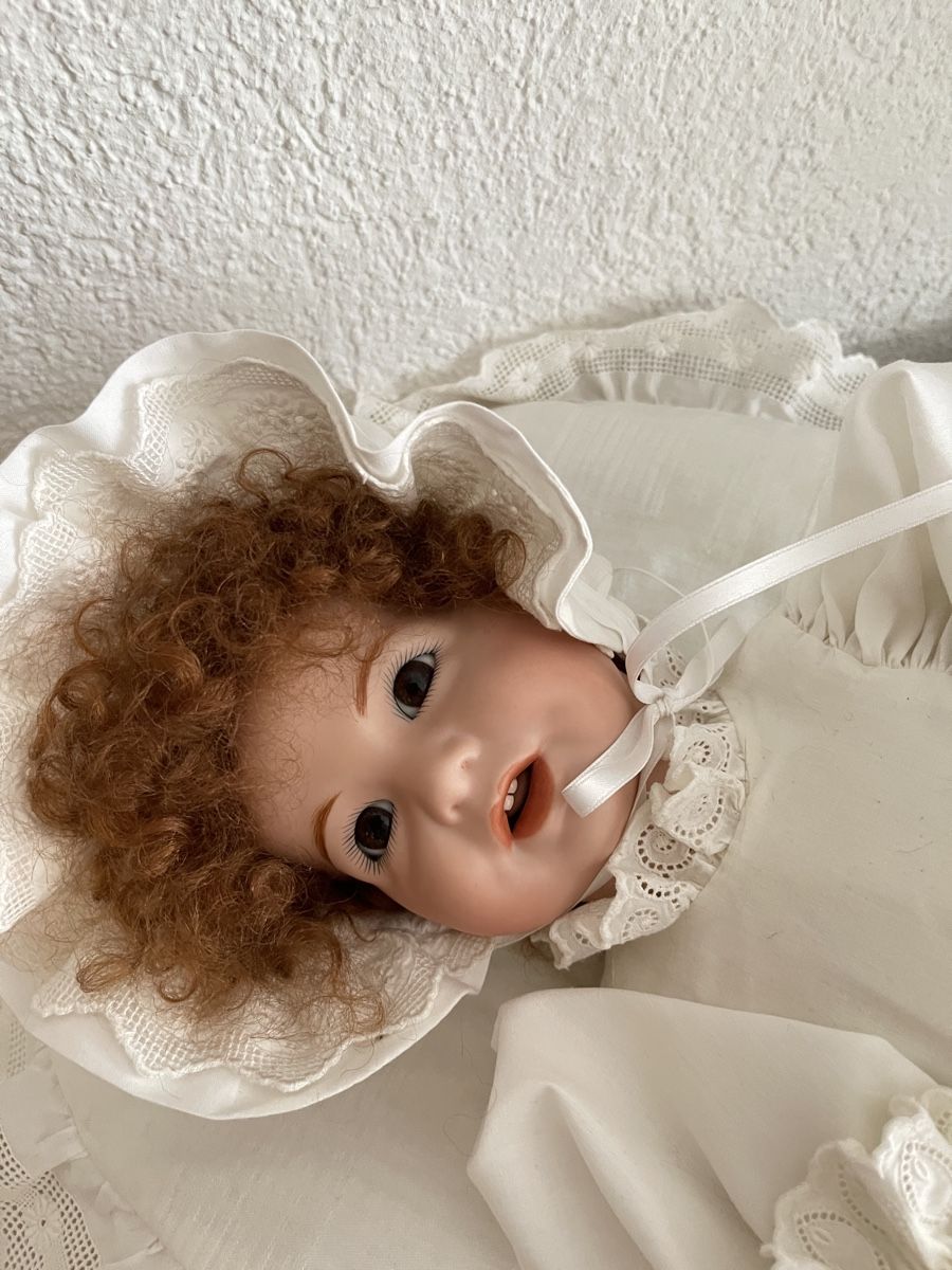 Puppen: Wunderschöne Porzellanpuppe mit Spitzenkleidchen – Neu (gemäss Beschreibung) aus Schaffhausen von stregina 1
