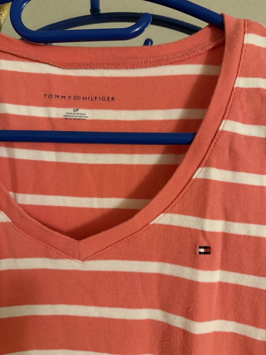 Tommy Hilfiger T-shirt: T-Shirt Thommy Hilfiger – Usato da Jona venduto da HappyHappyHappyHappy 1