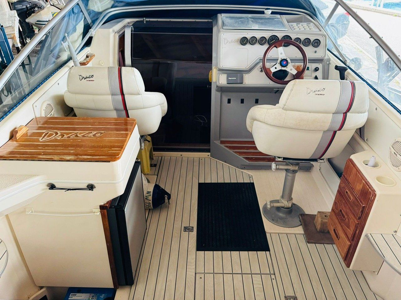 Draco Barche: DRACO 2500 CHRISTAL - HAFENPLATZ – Usato da Avenches venduto da BOOTTRANSPORTE 2