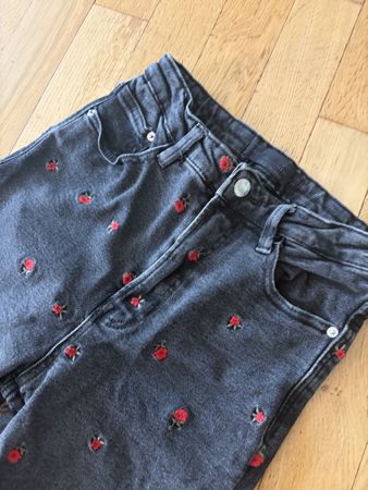 Jean mom slim Stradivarius gris motifs floraux taille S