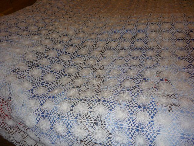 Coperte: TISCHDECKE ODER BETTDECKE  HANDARBEIT 2,45X2,45  NEU – Nuovo (secondo la descrizione) da St.Gallen venduto da Anso 9