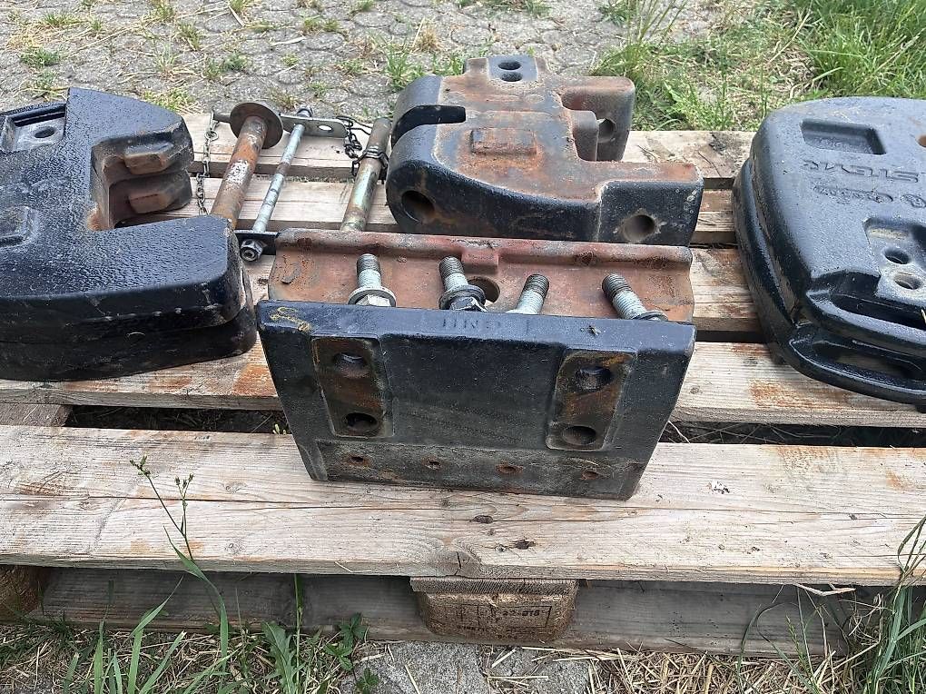 Tracteurs: Koffergewicht komplett 300kg – D'occasion à Unterägeri par Dittli03 3