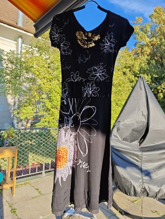 Desigual Kleid schwarz mit Blumenmuster Grösse XS