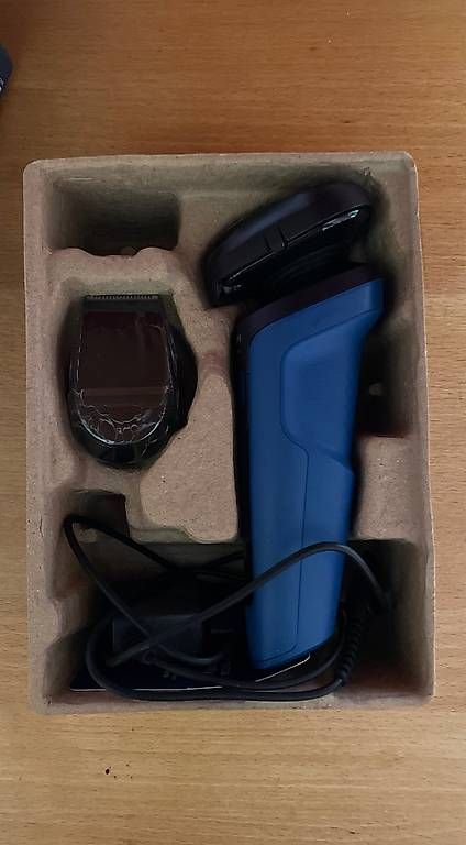 Philips Rasierapparate & Rasierklingen: Philips Rasierer 5000 Series blau neuwertig – Gebraucht aus Basel von lukas.krischker 1
