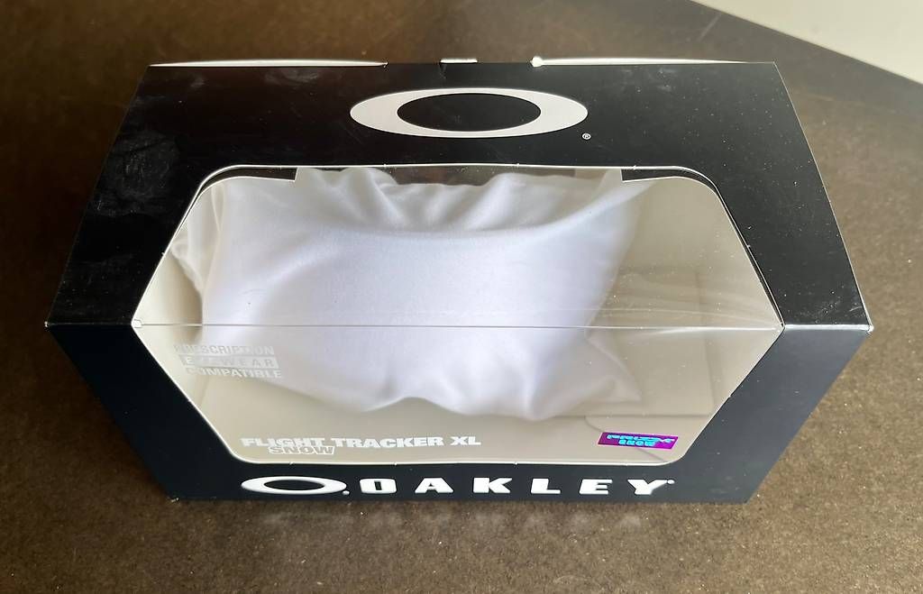 Occhiali & Lenti: Masque de ski OAKLEY Flight Tracker XL neuf – Usato da Corseaux venduto da Perol01 2
