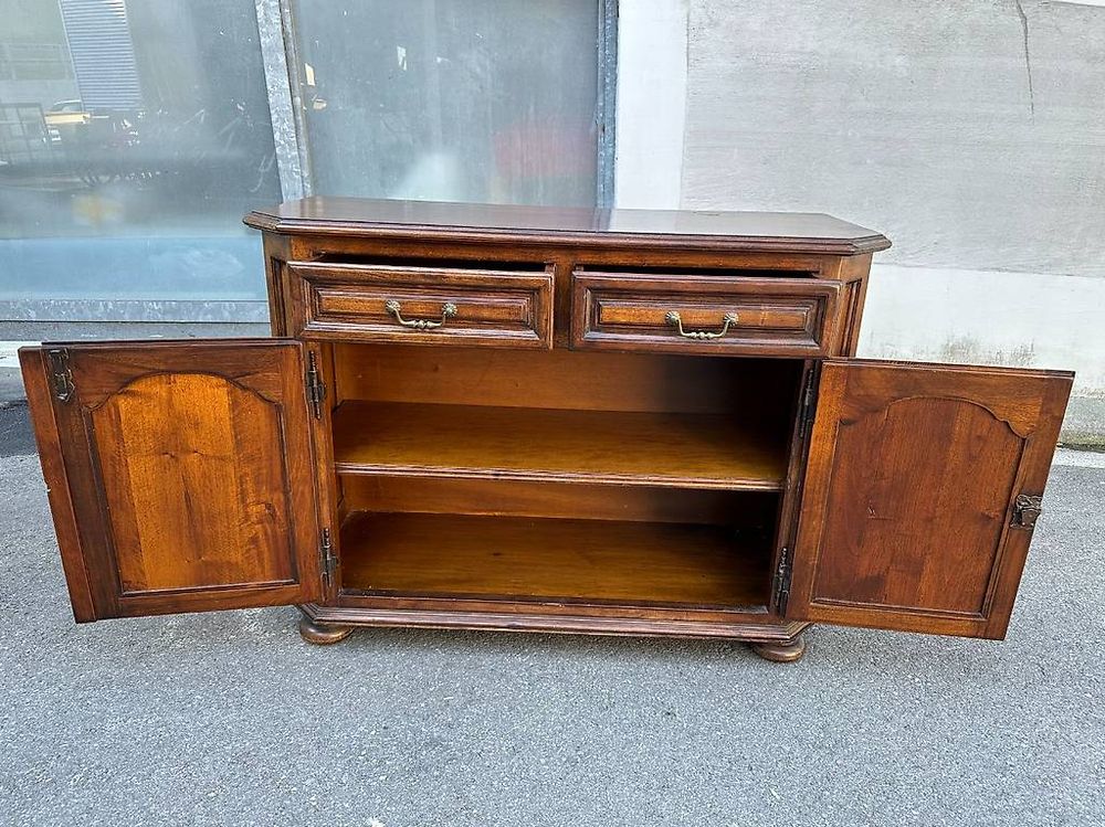 Commodes: Vintage Anrichte aus Massivholz - mit Schubladen, Türen – D'occasion à Obernau par Arche_Noah_Brocki 4