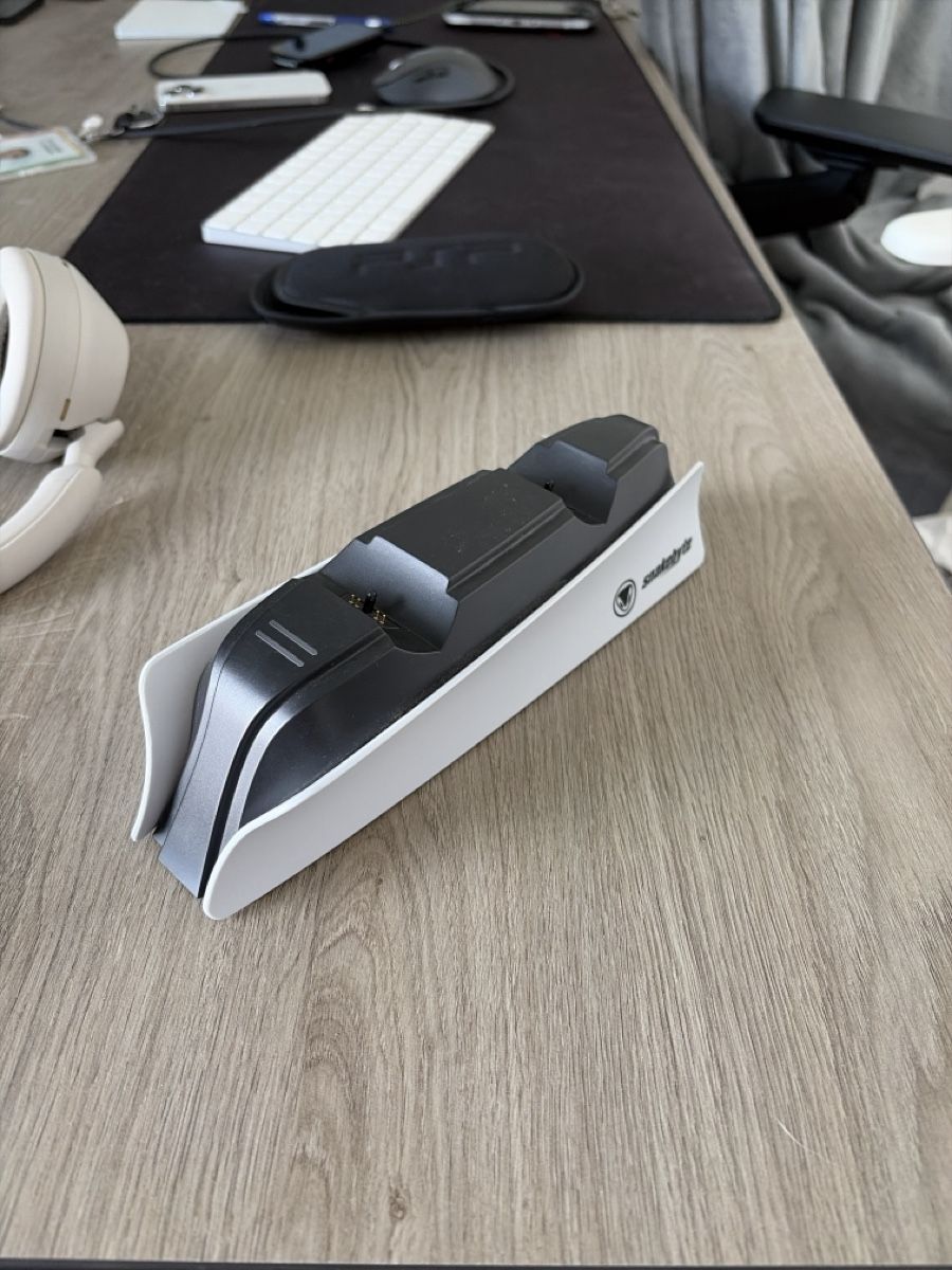 Dockingstation: DualSense Dock Station PS5 – Gebraucht aus Zürich von pochemuto 1