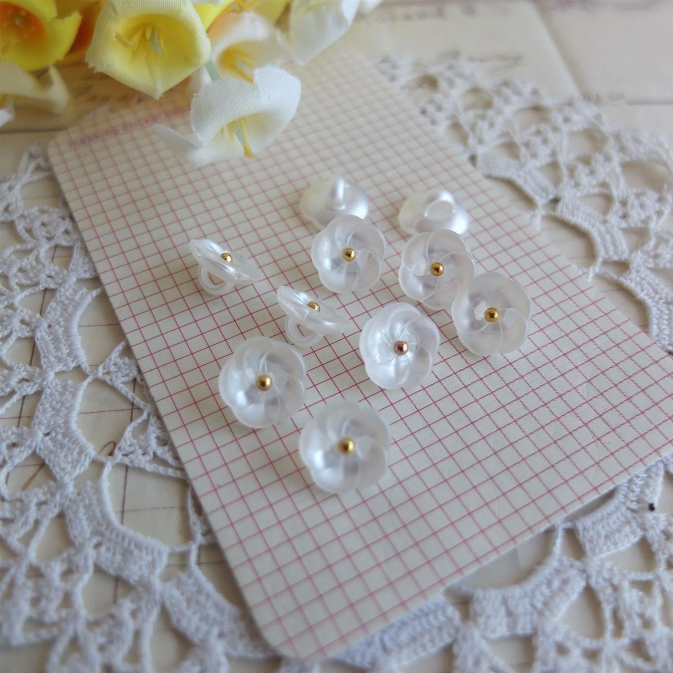 Bottoni: 10x Knopfe weiss Blumen boutons fleur blanc – Nuovo (secondo la descrizione) da Meyrin venduto da laservette99