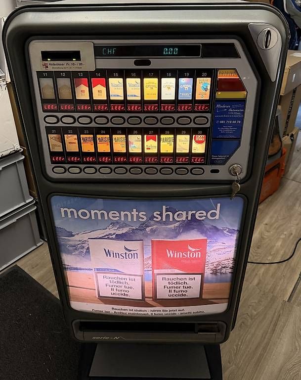 Autres pour la gastronomie & hôtellerie: Zigarettenautomat mit Notenleser – D'occasion à Vilters par Shirtland