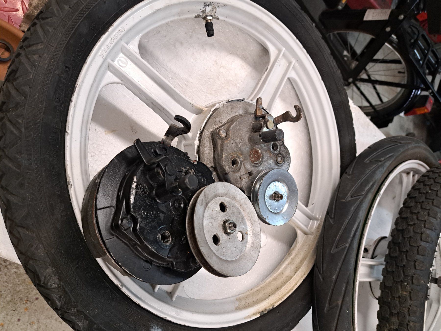 Piaggio Mofas: Diverse Piaggio Bestandteile (Räder) – Gebraucht aus Holziken von Lenz-Driver 2