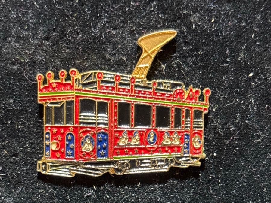 Placchette & Badge: San Francisco Strassenbahn Pin, rot-goldig, – Usato da Matzingen venduto da Old-Shop 1