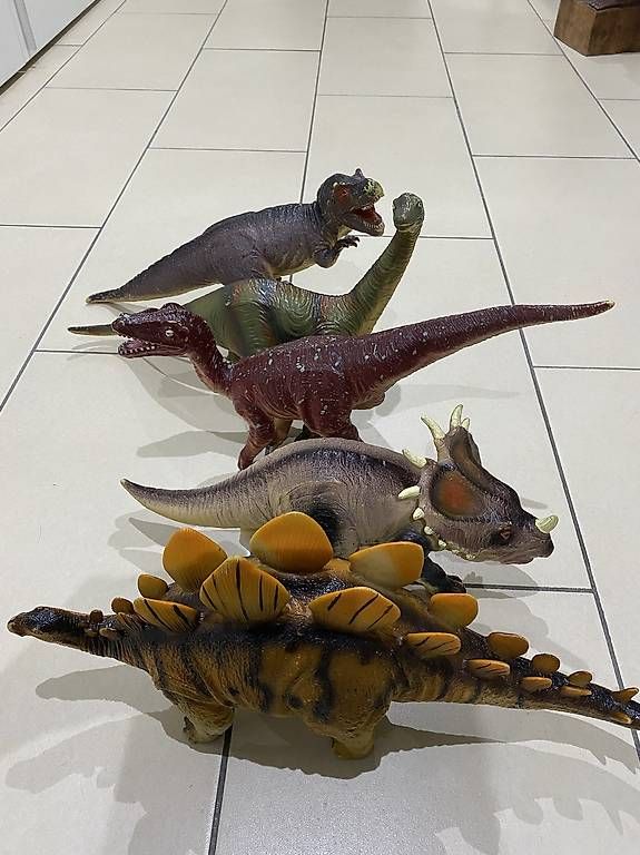Giocattoli: 5 dinosauri di gomma morbida – Usato da Castel San Pietro venduto da sab_lj2d 2