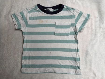 H&M T-Shirt gestreift Grösse 98/104 mit Flecken