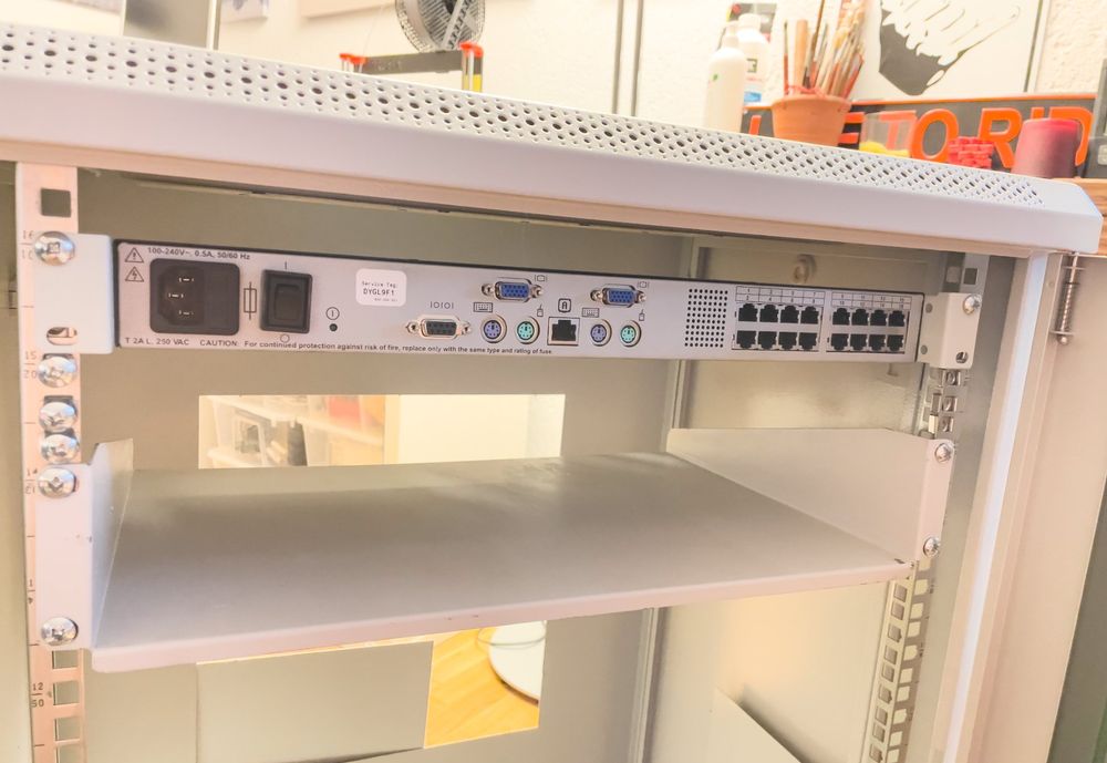 Digitus rack (höhe 85cm)+DELL PowerEdge 2160AS+LogiLink FAU0 (Gebraucht ...