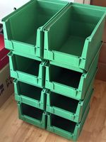 8 Stappel Boxen 
