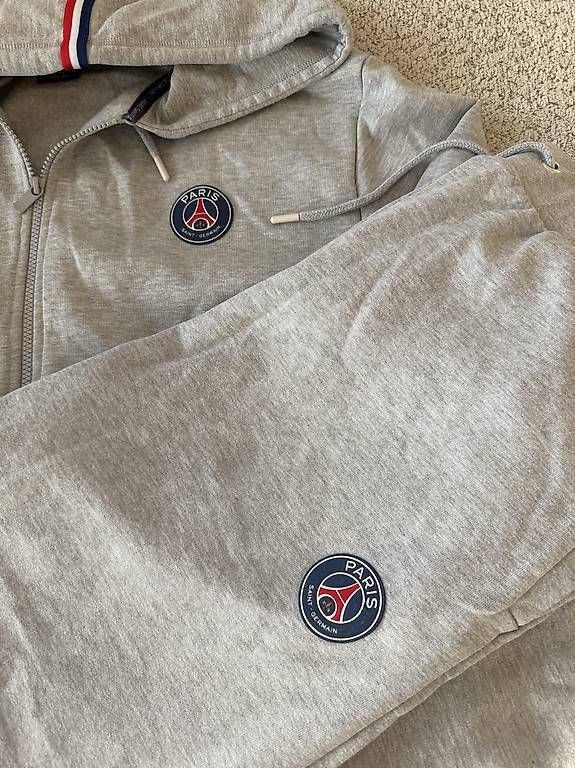 Leibchen & Hosen: Paris Saint Germain PSG Trainingsanzug – Gebraucht aus Dietikon von Prelovedpearls 1