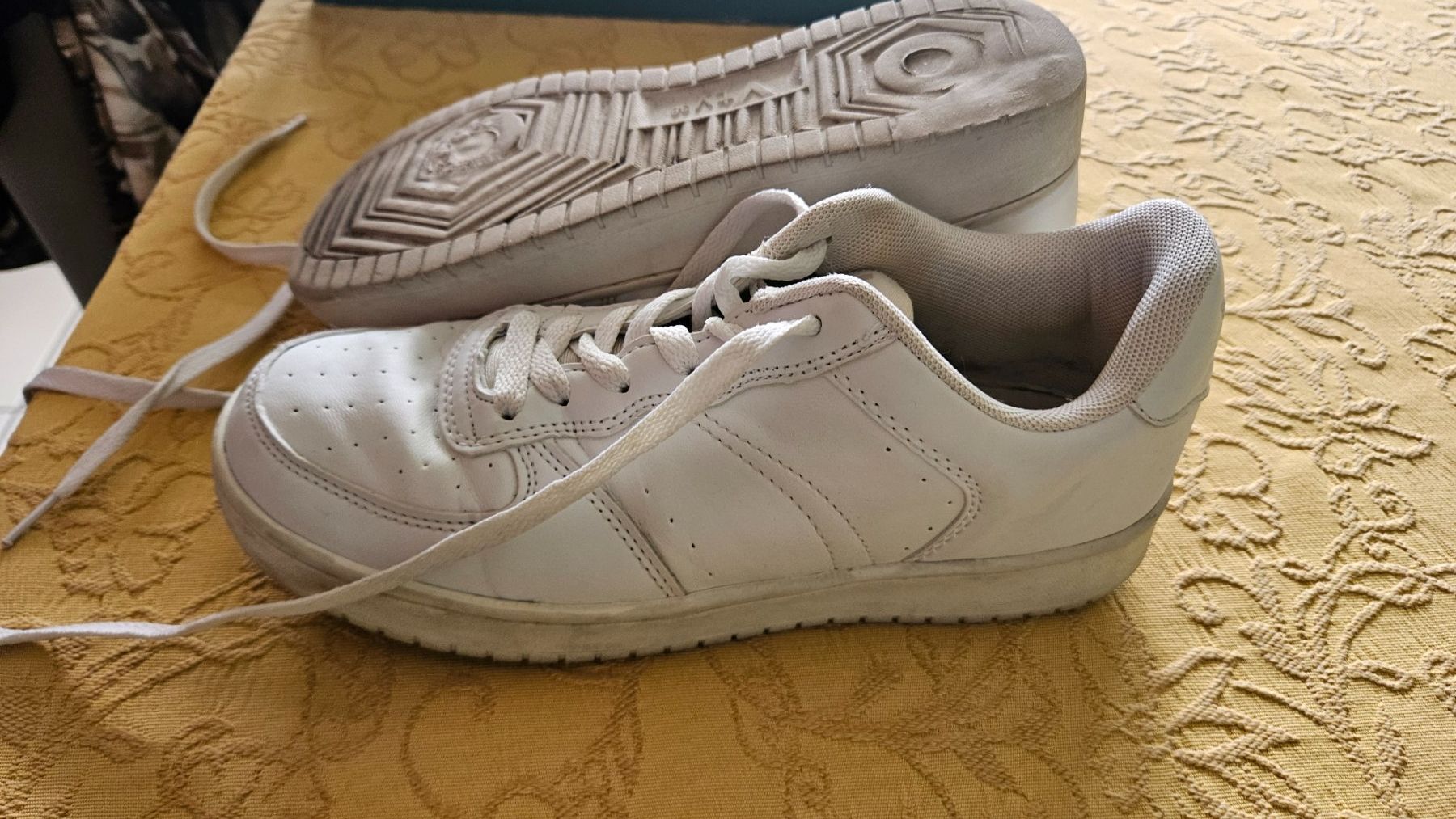 Scarpe da donna: Scarpe da ginnastica bianche Vty n.38 – Usato da Melano venduto da H-Sara 1