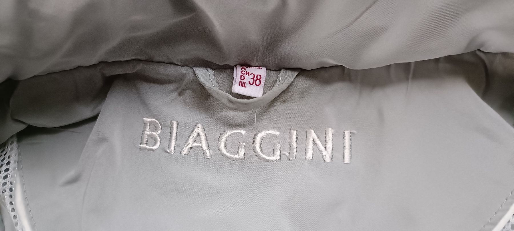 Jacken: Biaggini Damen Regenjacke Gr. 38 – Gebraucht aus Porza von tbch 2
