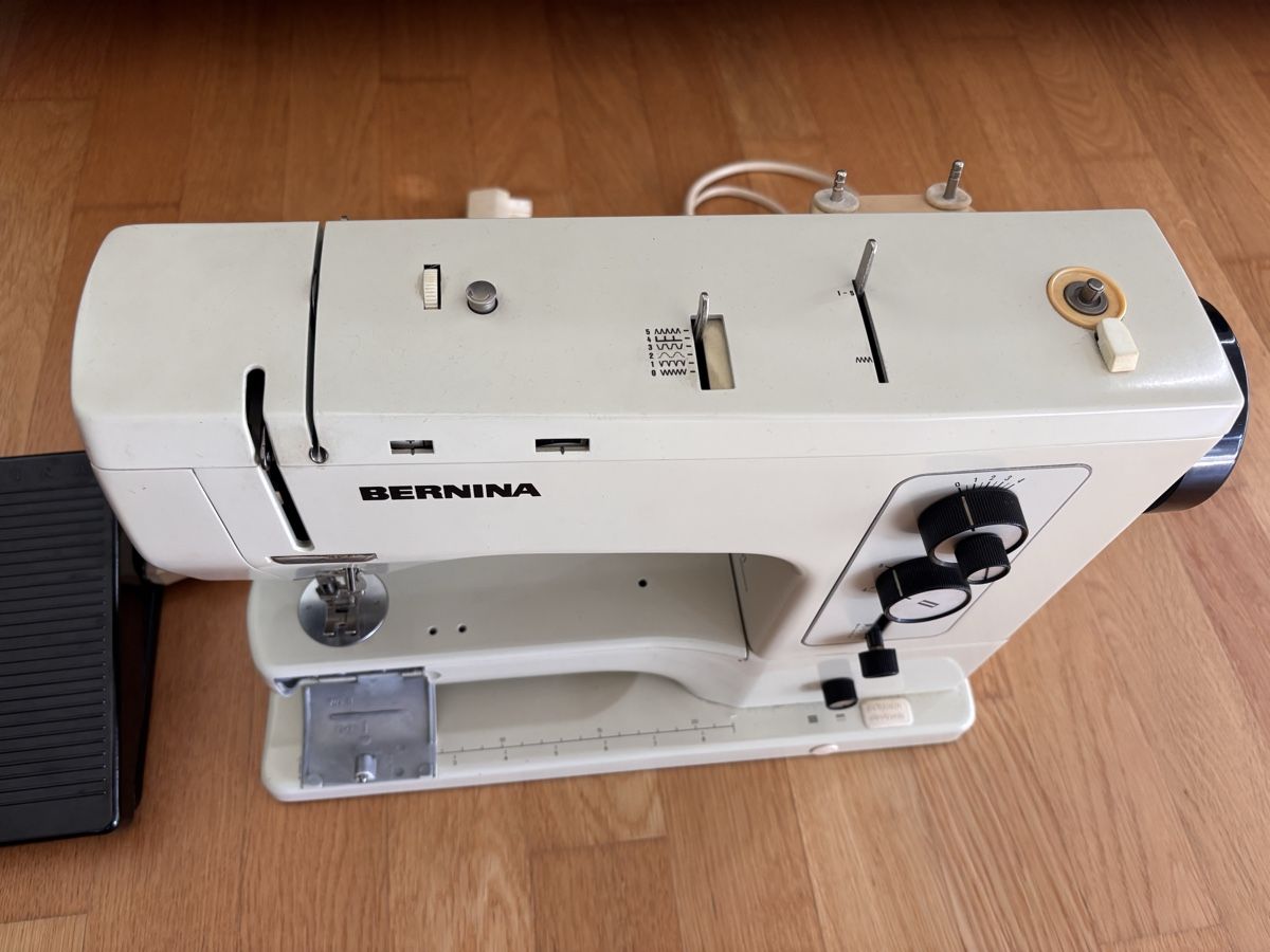 Bernina Macchine da cucire: Bernina 831 mit Zubehör – Usato da Bettlach venduto da cadau 4