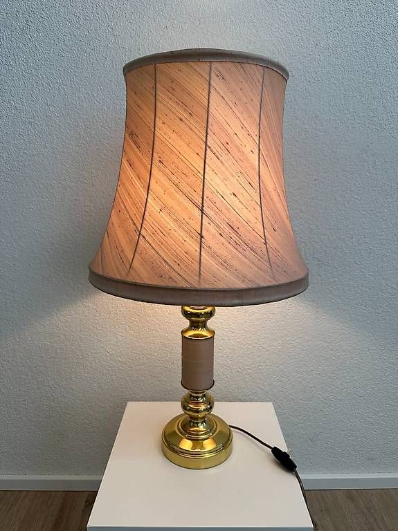 Lampade: Vintage Messinglampe mit elegantem Stoffschirm – Usato da Obernau venduto da Arche_Noah_Brocki