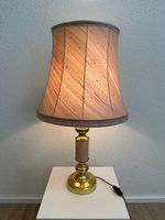 Vintage Messinglampe mit elegantem Stoffschirm