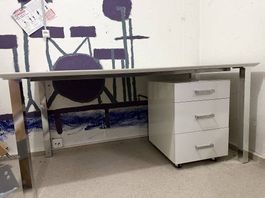 Schreibtisch inkl Schubladenkorpus
