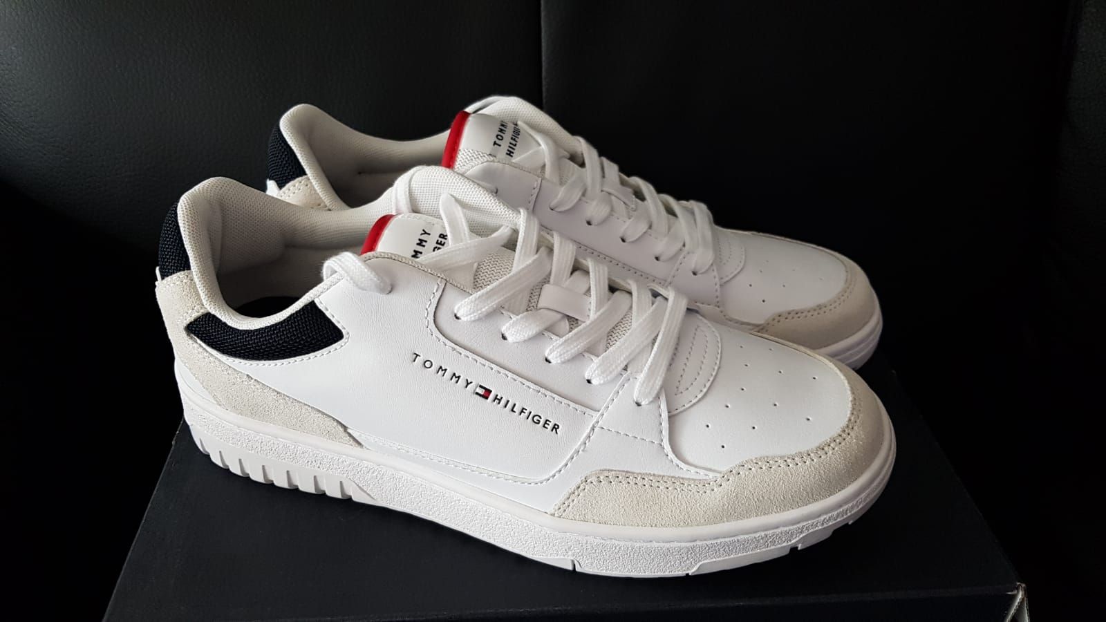 Tommy Hilfiger Scarpe da uomo: Sneaker Tommy Hilfiger,Leder,Gr.41. – Nuovo e nell'imballaggio originale da Zürich venduto da ata_c8nh 6