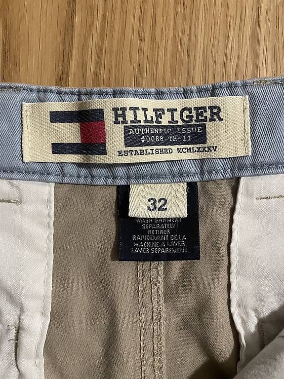 Pantaloni: Tommy Hilfiger chino short – Usato da Zürich venduto da carlottaf 2