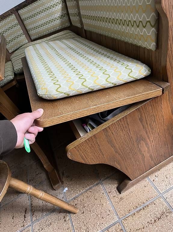 Panchine: Eckbank, Tisch und 3 Stühle – Usato da Wettingen venduto da rob_7zjb 4