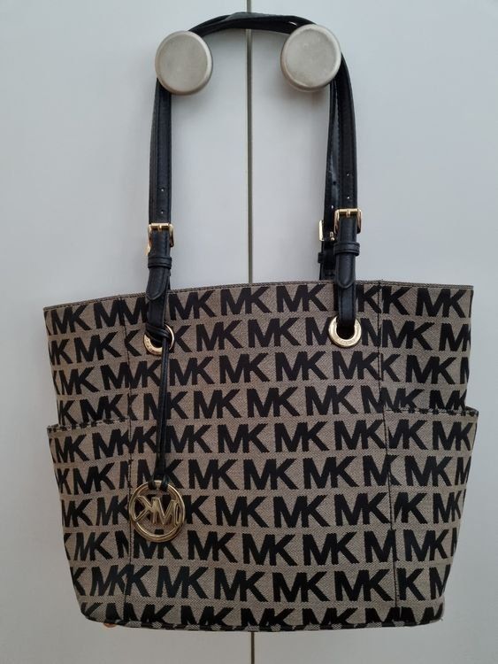 Michael Kors Taschen für Damen: Michael Kors Handtasche – Gebraucht aus Neuenegg von ChKa84
