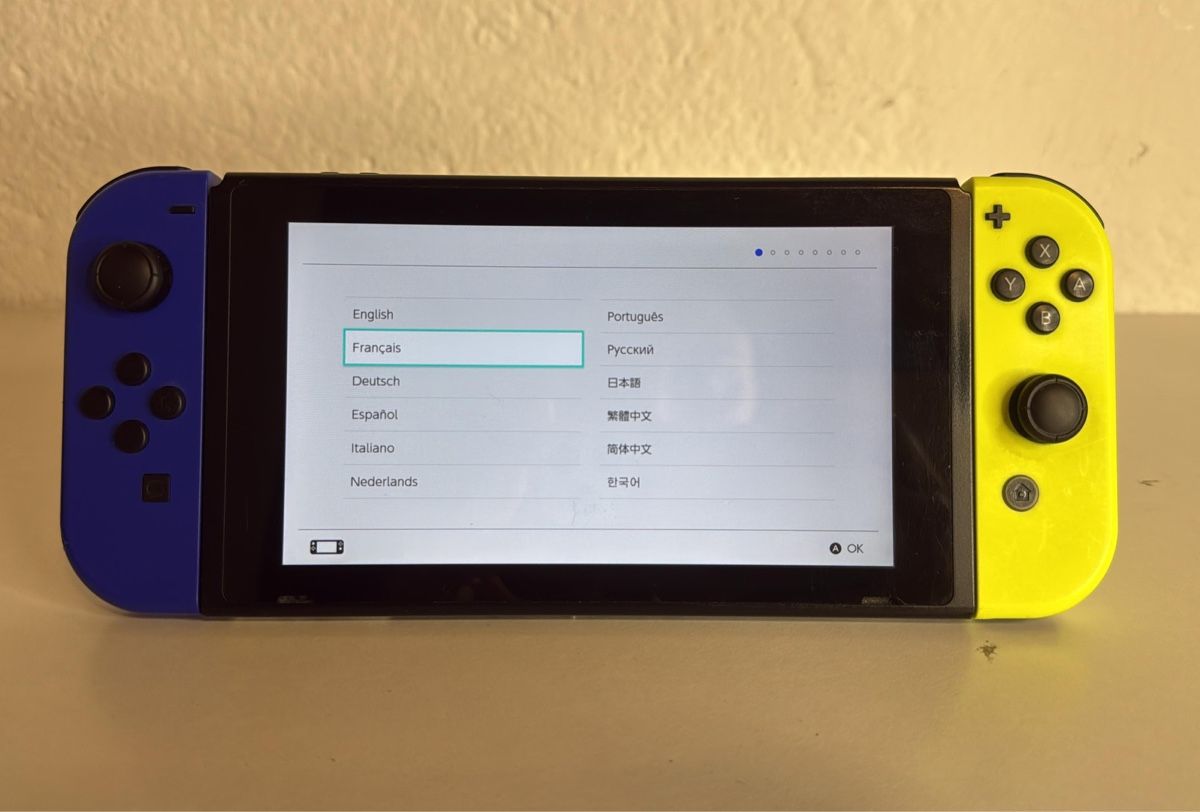 Nintendo Consoles: Nintendo Switch Console Blue Yellow with Accessories – D'occasion à Ehrendingen par bubulence 2