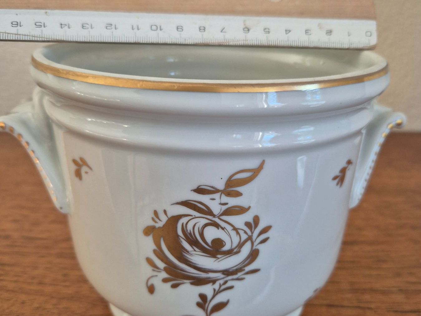 Vasen & Gefässe: Cache-pot porcelaine de Couleuvre,  décors or fin  M2 – Gebraucht aus Fully von tameab 1
